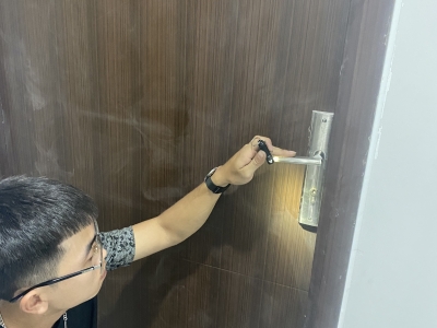 MỞ KHÓA CỬA TAY GẠT