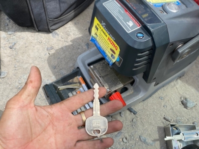 LÀM CHÌA KHÓA XE Ô-TÔ BẰNG MÁY CẮT TỰ ĐỘNG CNC