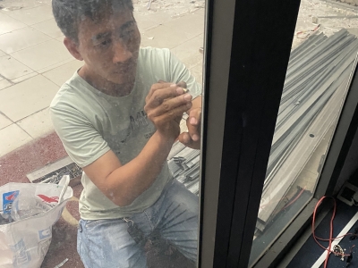 Thợ Sửa Khóa Cửa Kính Giá Tốt