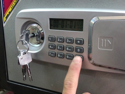 Dấu hiệu nhận biết két sắt sắp hết pin