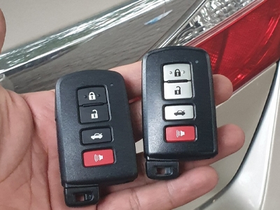 Khóa smartkey ô tô dùng bao lâu thì hết pin?